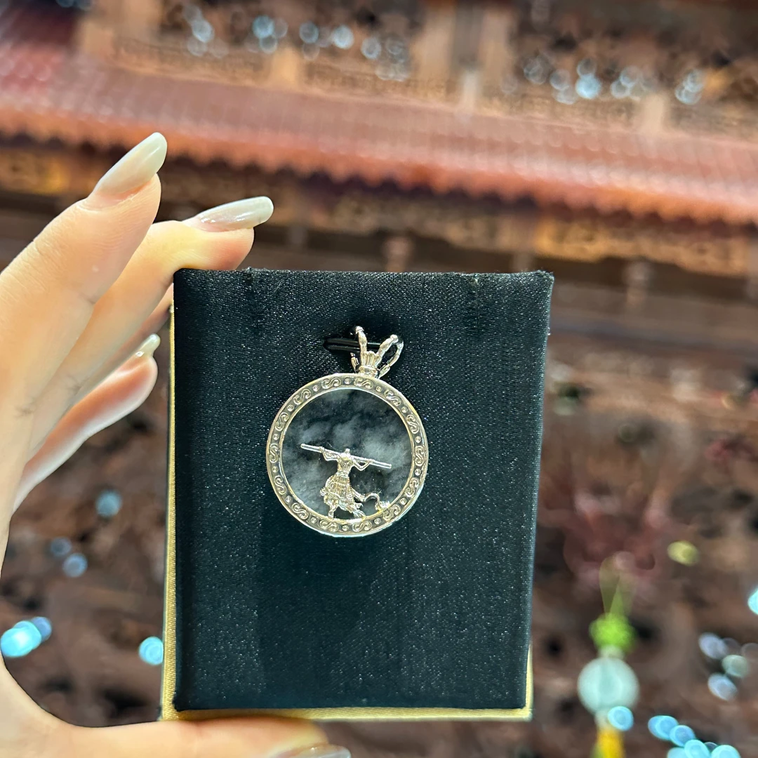翡翠大圣归来平安牌（银色单个多样性种水随机发）