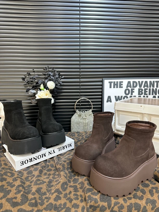 广州欧货设计师原创8厘米磨砂皮圆翘头加绒一脚蹬短靴马丁靴928-6