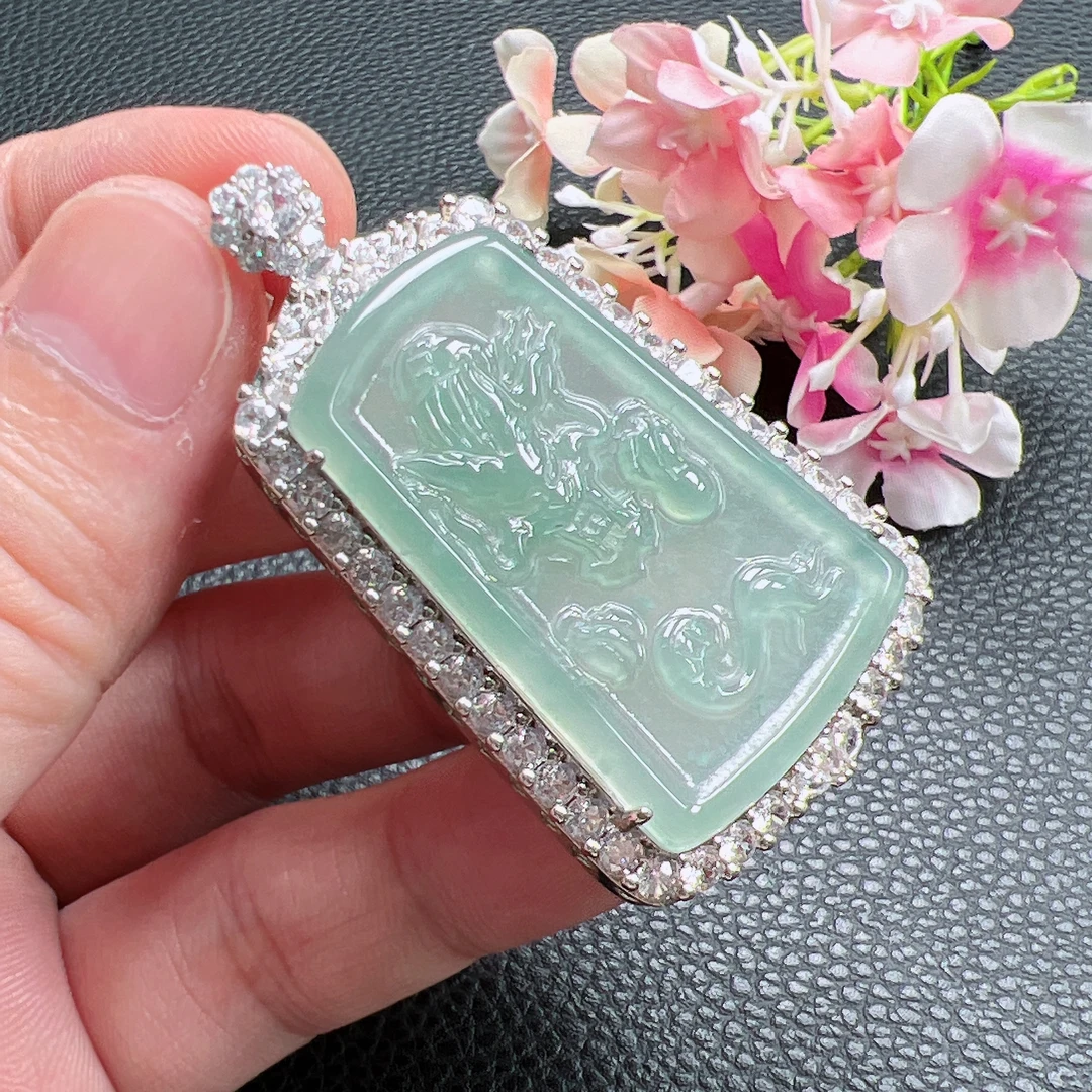 天然翡翠A货高冰龙牌晴底高冰种翡翠吊坠男女佩戴豪华镶嵌龙牌