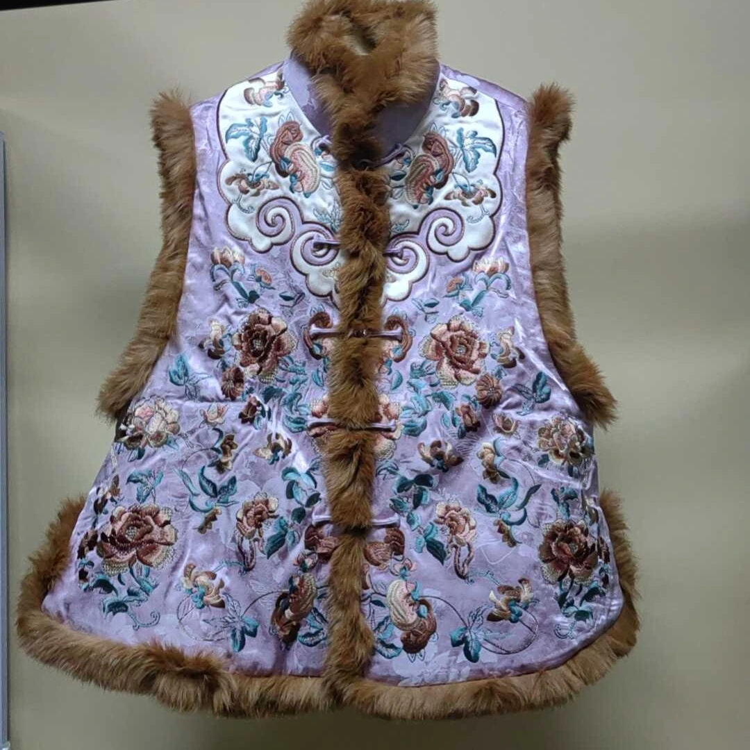 240049素女馆新款背心立领毛边绣花马甲