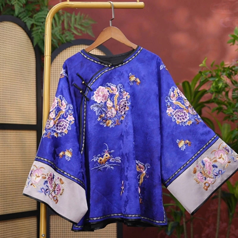 240077素女馆新款复古斜襟团纹刺绣太太服设计师款