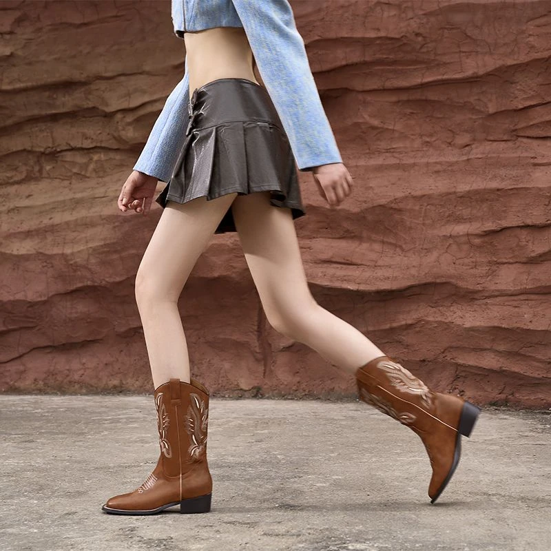 2025印花西部牛仔靴秋冬爆款复古民族风粗跟时尚名媛美拉德靴子潮