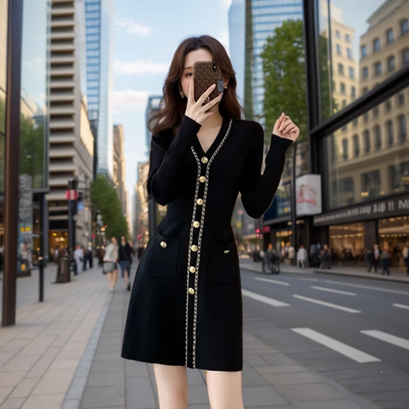 奢姿2025年秋季新款大码女装法式拼接裙子胖妹妹V领针织连衣裙