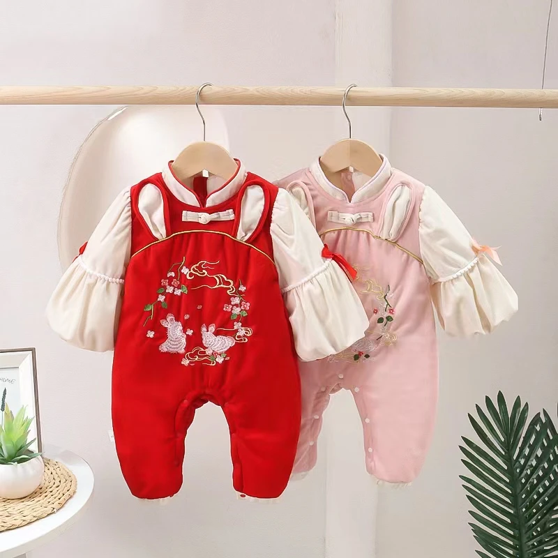 婴儿衣服冬装新生女宝宝连体衣满月百天夹棉加绒厚哈衣中国风冬季