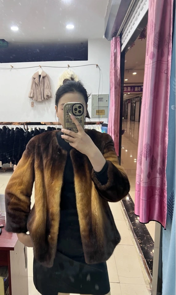 过度短款圆领女款时尚休闲外套