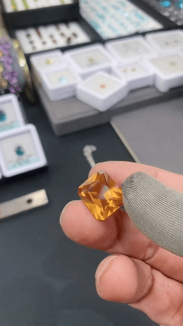 【闪购商品】黄晶裸石未镶嵌11.36克拉 黄晶裸石