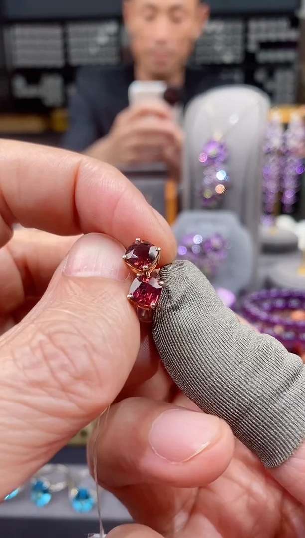 【闪购商品】碧玺耳钉18K金镶嵌碧玺耳钉