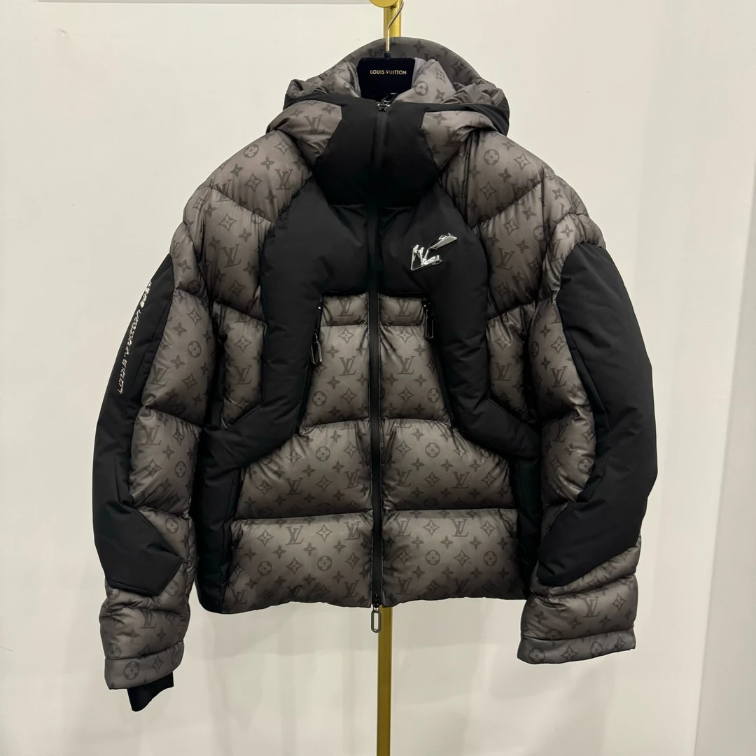 LV 路易威登 灰色温变满印羽绒服 46码 全新带吊牌