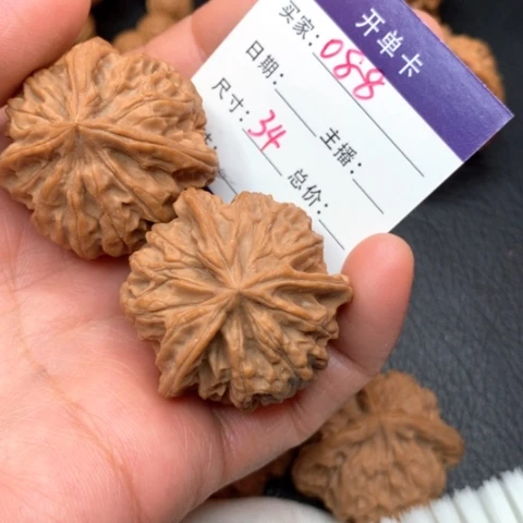 【闪购商品】文玩核桃把件人**鸿三棱