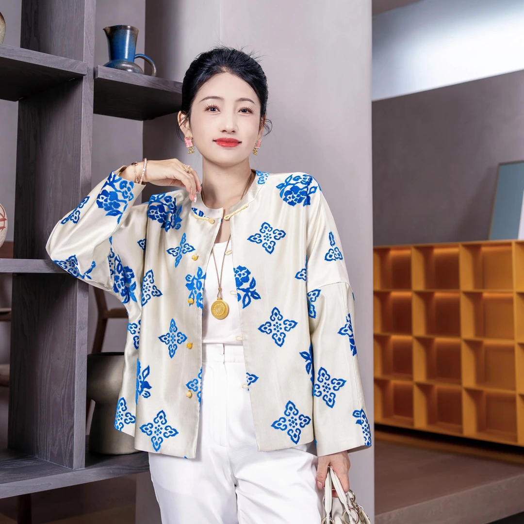 华裳格新中式白地如意蓝花圆领对襟非遗漳缎外套HS1120