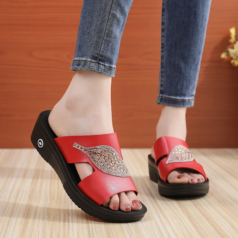 2025网红夏季百搭舒适凉拖防滑增高洋气时尚凉鞋不臭脚厚底坡跟