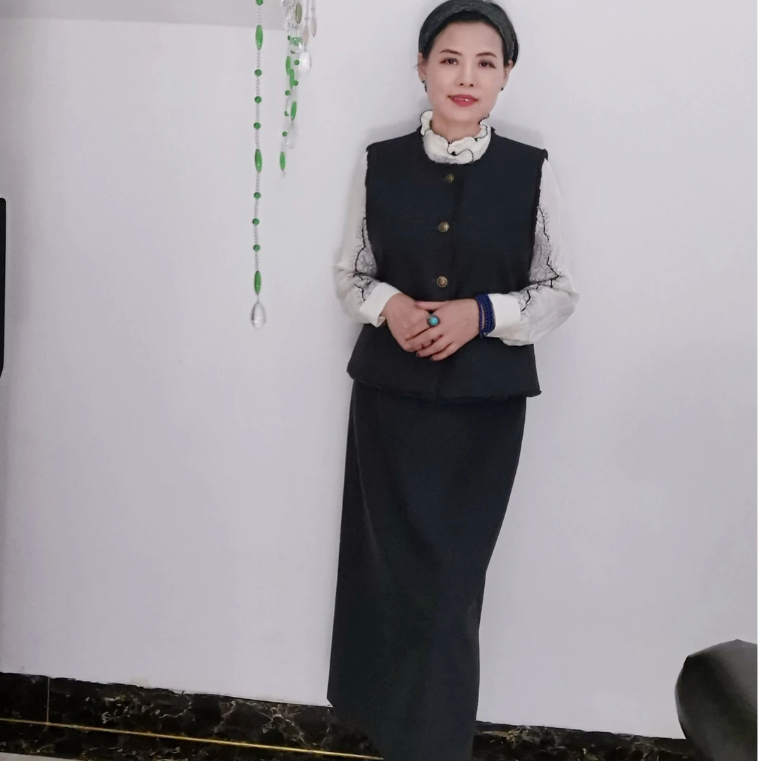 秋冬季时尚修身套装裙气质女士设计师轻奢休闲黑色背心马夹女装