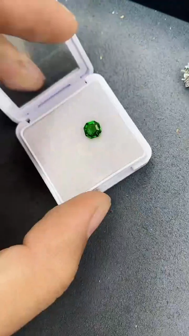 【闪购商品】透辉石裸石未镶嵌裸石
