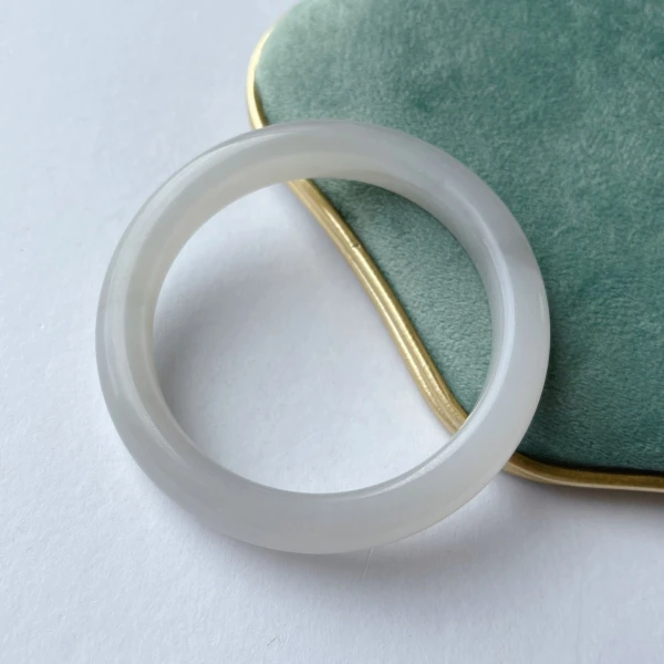 晶雁和田玉烟紫手镯时尚精美百搭