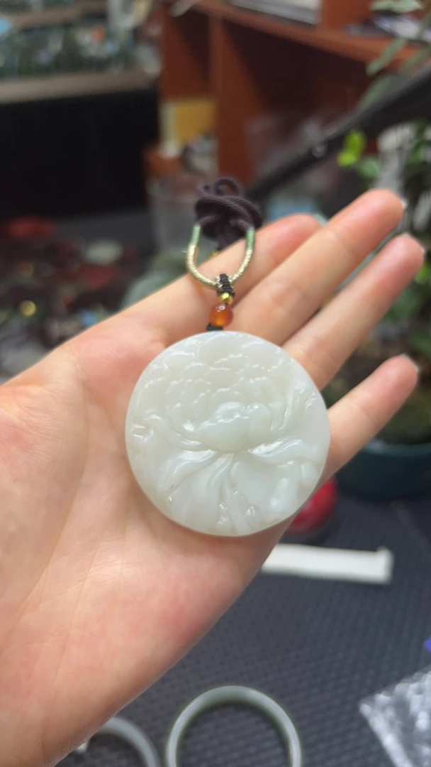 和田玉花开富贵吊坠