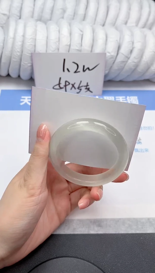 【闪购商品】石英质玉手镯未镶嵌149-54.1