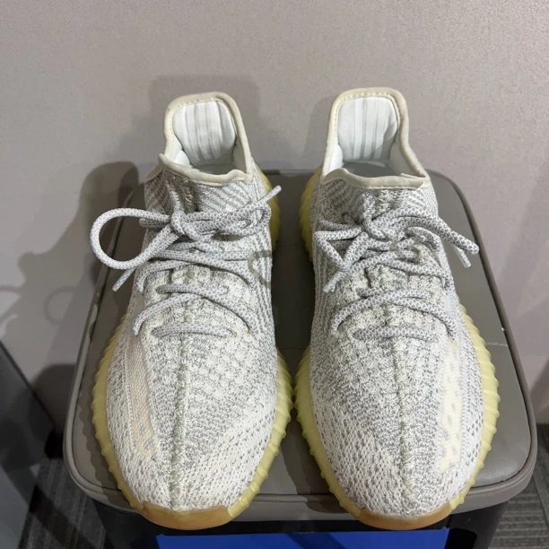 yeezy350灰满天星/42码/无原盒/已鉴定洗护/市场价4489/售价1199
