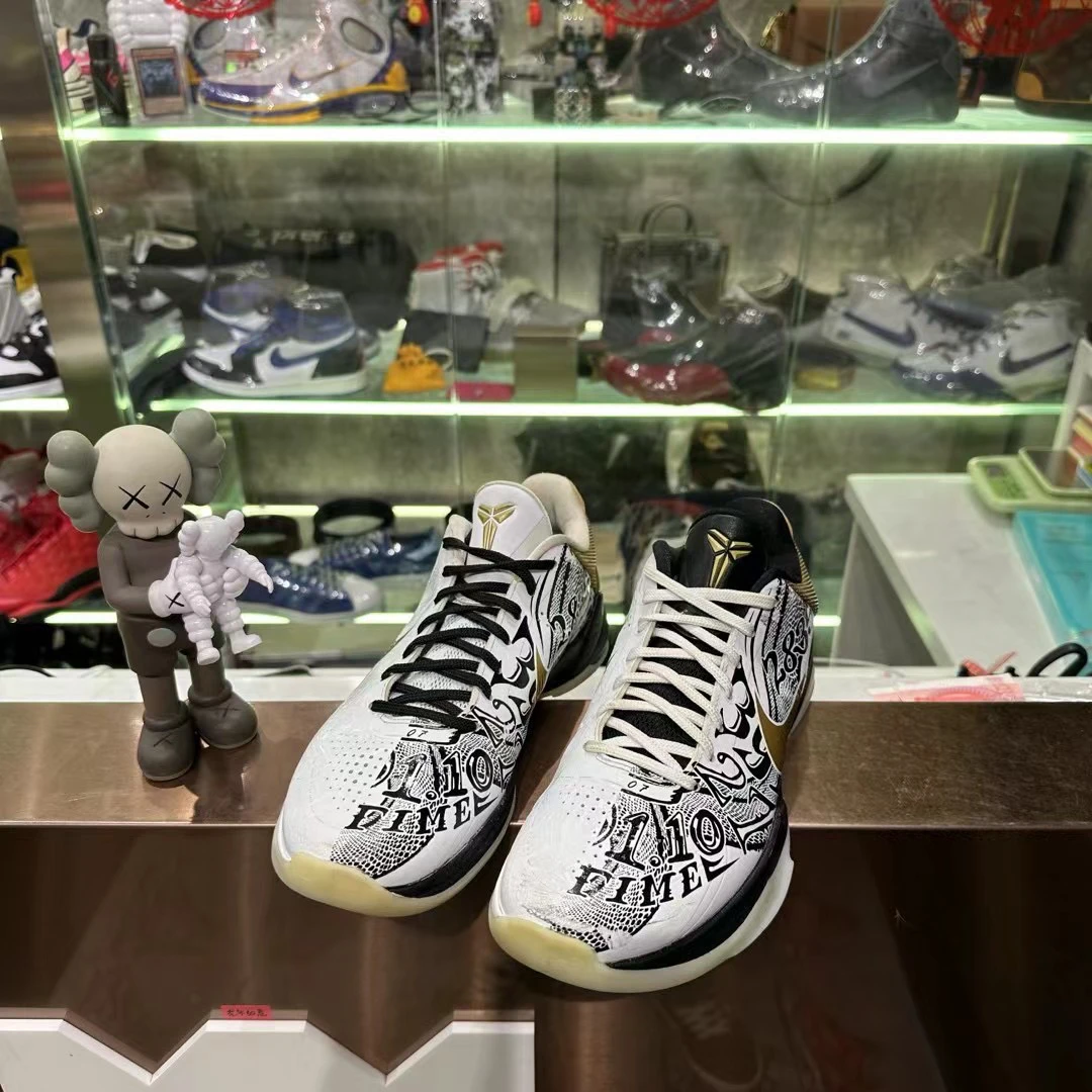 zk5白金大舞台篮球鞋/43码/原盒/已鉴定洗护/市场价3899/售价2649