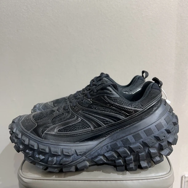 balenciaga轮胎鞋/黑色做旧/42码/原盒/已鉴定洗护/售价4699