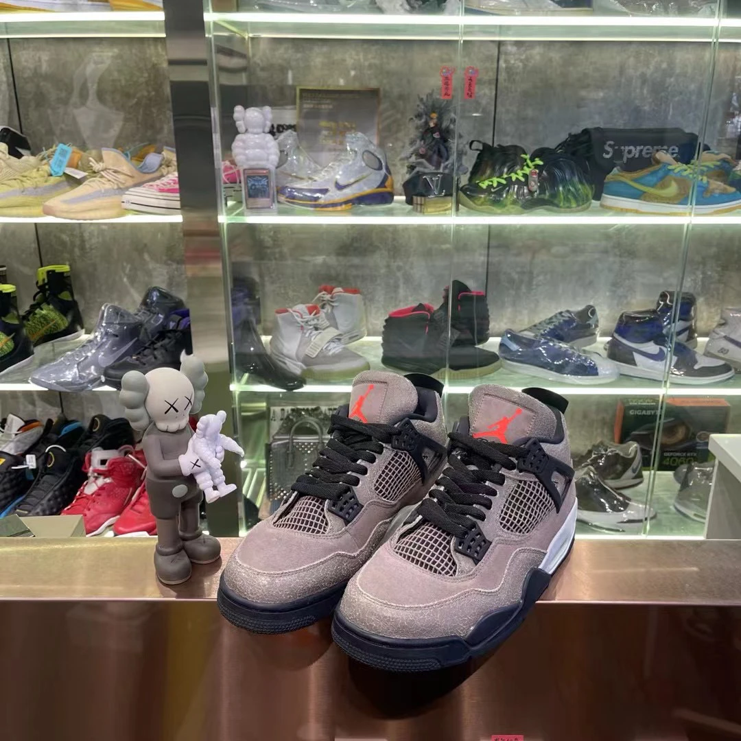 aj4摩卡篮球鞋/43码/有原盒/已消毒洗护/市场价2679/售价1599