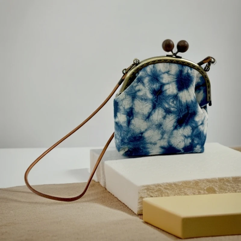 0021女士布艺收纳袋小包扎染布袋扎染斜挎包民族风木柄