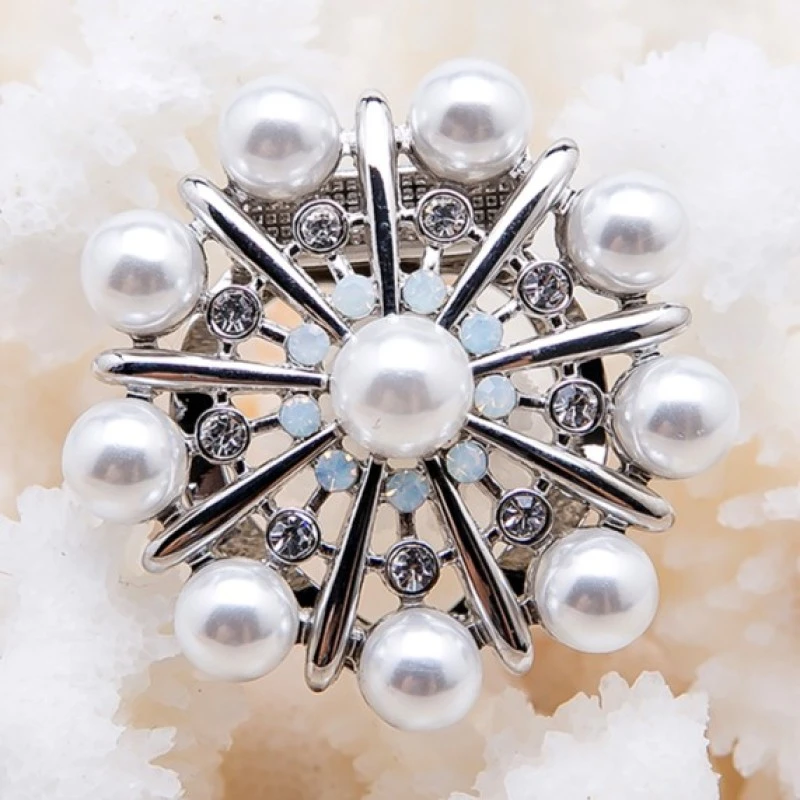 魅言新款2024胸针配饰别针饰品珍珠雪花毛衣胸花领花丝巾扣