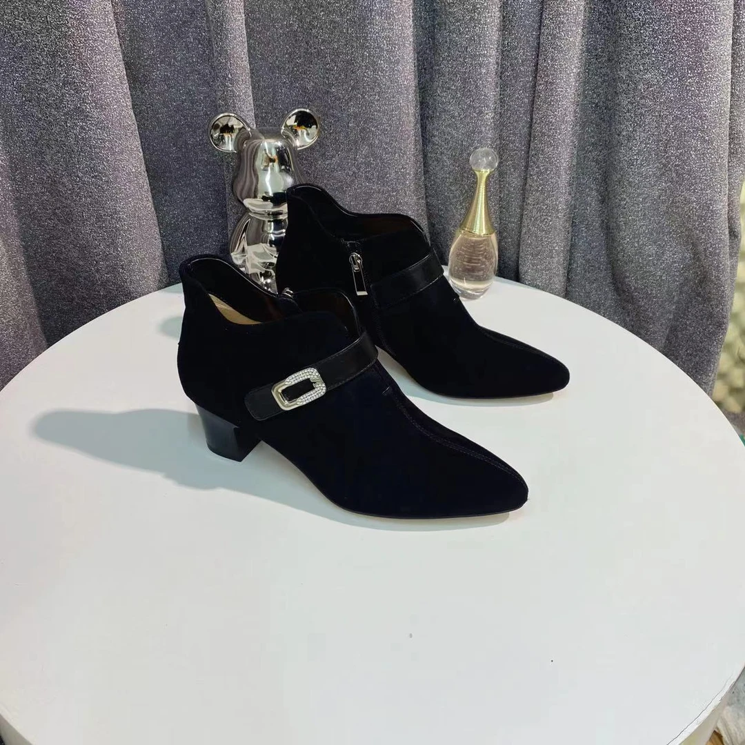 CL8832  黑色 粗跟百搭时尚气质尖头短靴女优雅高跟时装靴