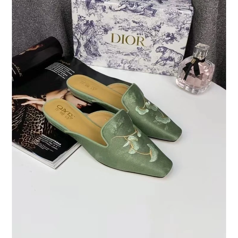 QMS1024-2423 绿色  春夏时尚气质方头舒适低跟国风女包头凉拖鞋