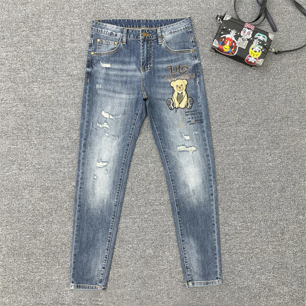 高档牛仔裤男款重工小熊刺绣烫钻破洞牛仔裤小直筒D6357