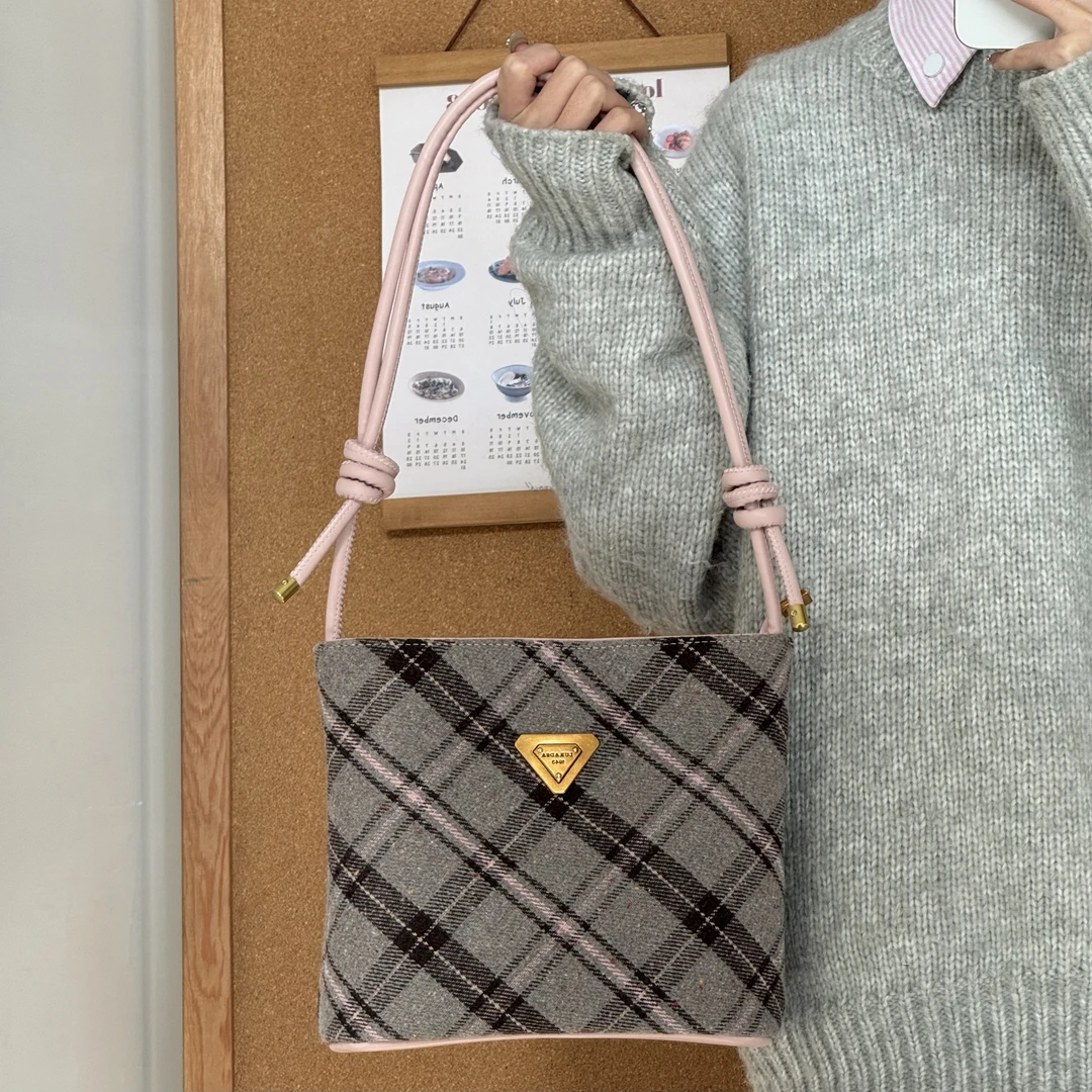 一张同学时尚百搭简约小巧通勤手提单肩斜挎包C2835粉