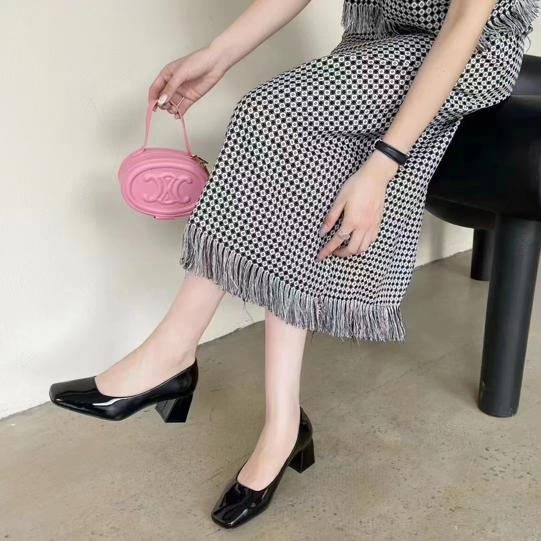 专柜正品新款883318舒适方跟漆皮鞋面羊皮鞋垫法式淑女单鞋