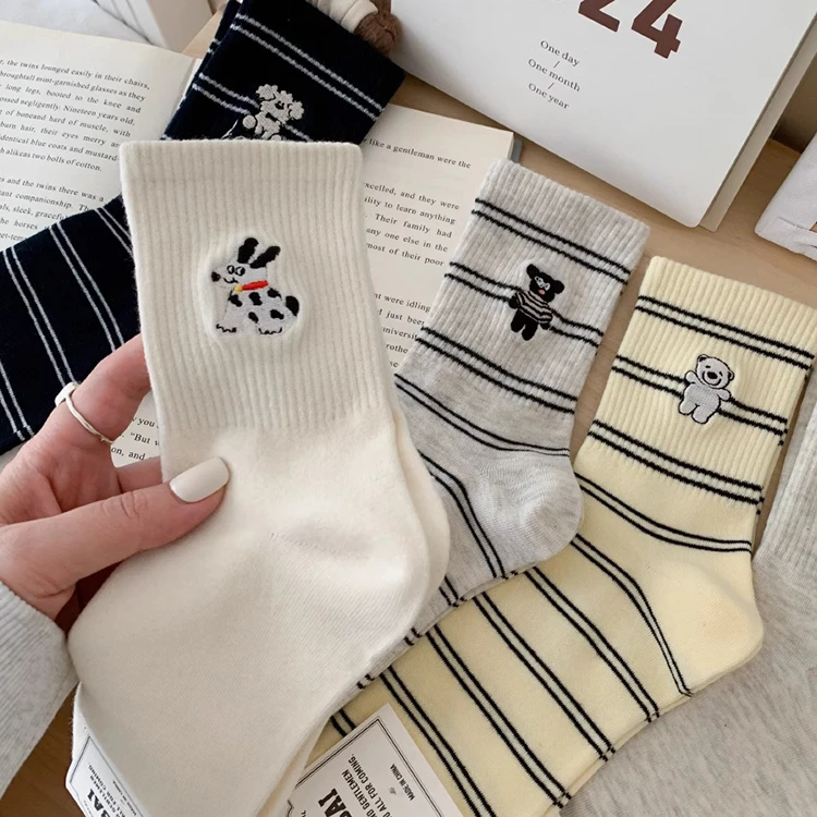 可爱卡通袜子女中筒袜秋冬季款学生ins潮日系小熊条纹春秋长筒袜