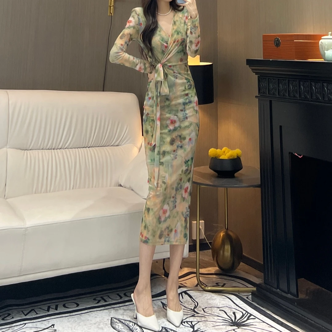 气质女人味轻奢V领绑带长袖绿野仙踪显瘦包身修身百搭开衩连衣裙