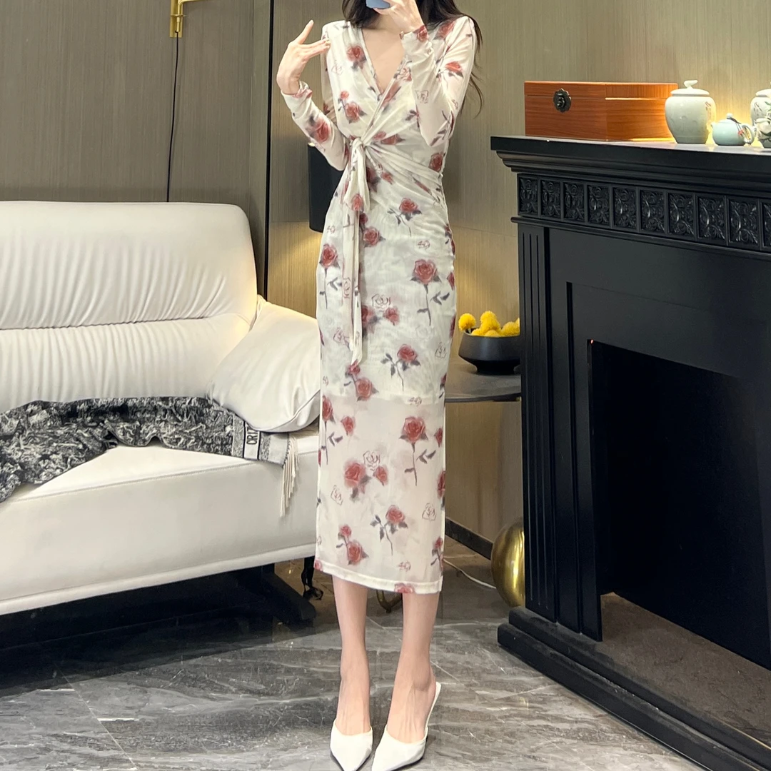 气质女人味轻奢V领绑带长袖娇羞闭月显瘦包身修身百搭开衩连衣裙