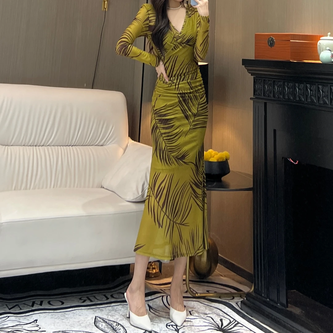 气质女人味轻奢V领长袖黄色柳叶显瘦包身修身时尚百搭鱼尾连衣裙