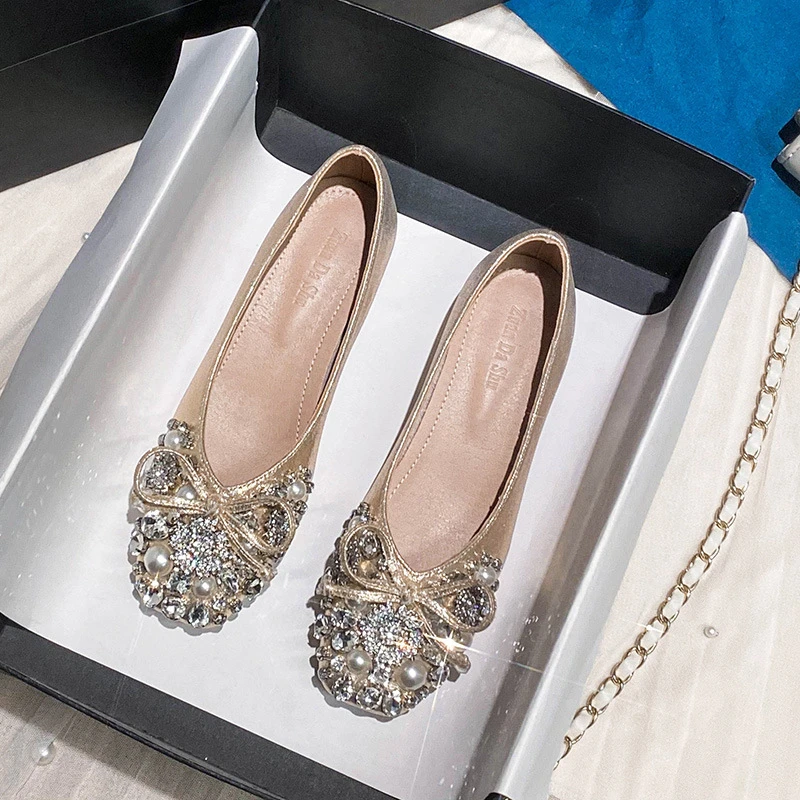 2025新款法式方头单鞋女秋季浅口婚鞋水钻粗跟瓢鞋大码女鞋41—43