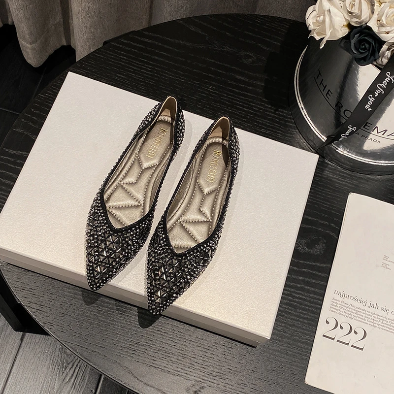 尖头水钻单鞋女2025新款名媛晚晚温柔鞋子亮片平底瓢鞋大码41一43