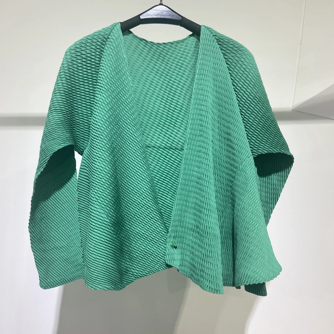 三宅褶皱新款春秋女士长袖一粒扣开衫百搭简约气质纯色时尚显瘦