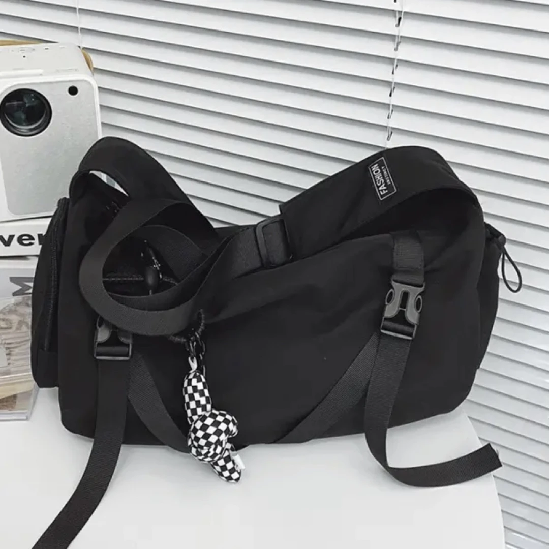 日系时尚黑色斜挎包单肩包