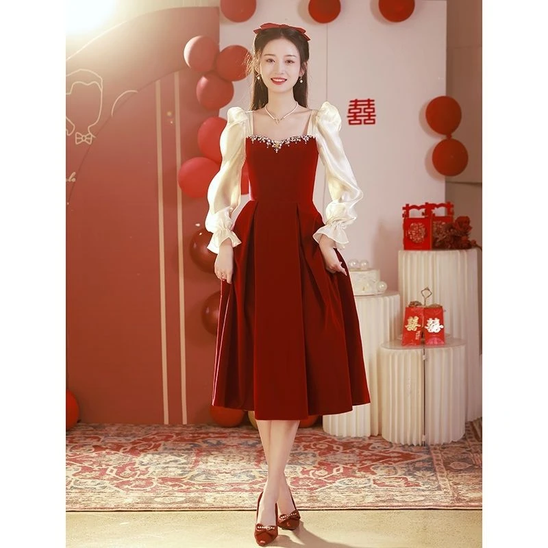 敬酒服2023新款新娘酒红色冬季平时可穿纱袖订婚连衣裙出阁宴礼服