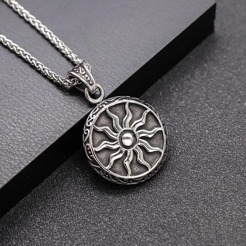 钛钢吊坠 钛钢吊坠精致创意太阳项链个性潮人男女长款古风毛衣链