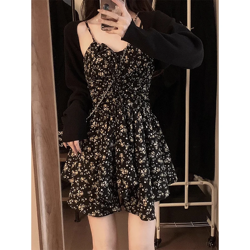 法式黑色碎花吊带连衣裙显瘦设计小众气质短款夏季裙子