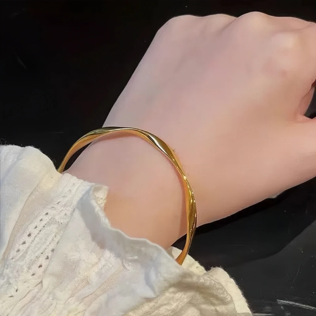 手镯女款金色手环轻奢简约细款小众时尚百搭