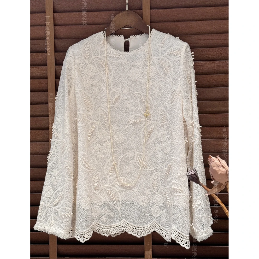 创意款蕾丝领口新中式重工刺绣套头上衣