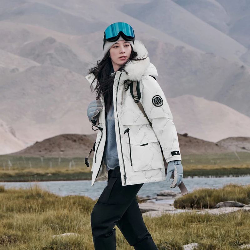 波司登24年冬新款时尚极寒鹅绒户外雪山毛领防风羽绒服 B40142312