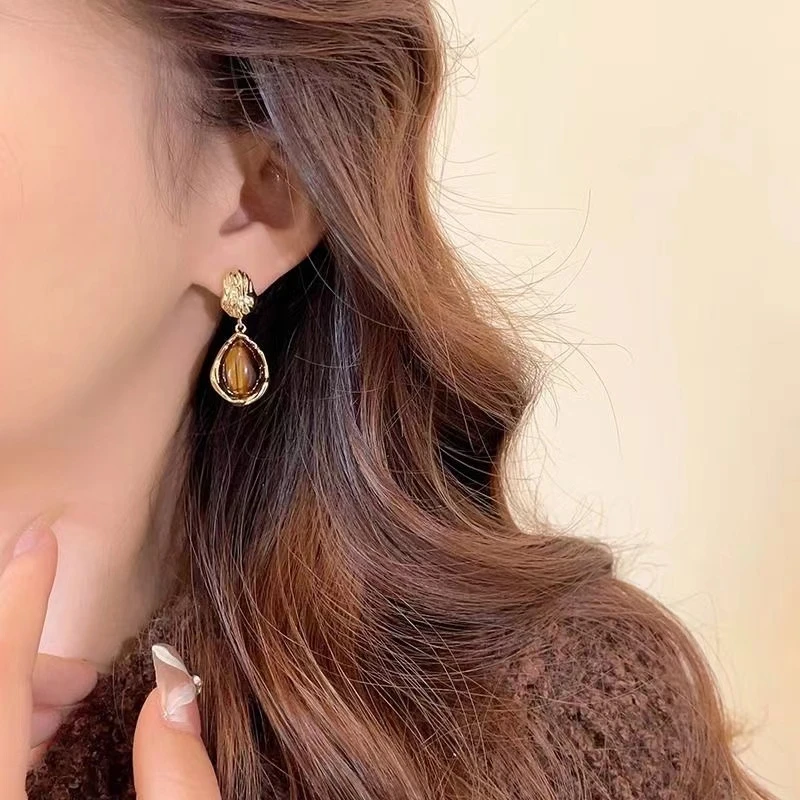 铜合金亚克力耳饰 美拉德虎眼水滴耳钉轻奢小众设计感高级-