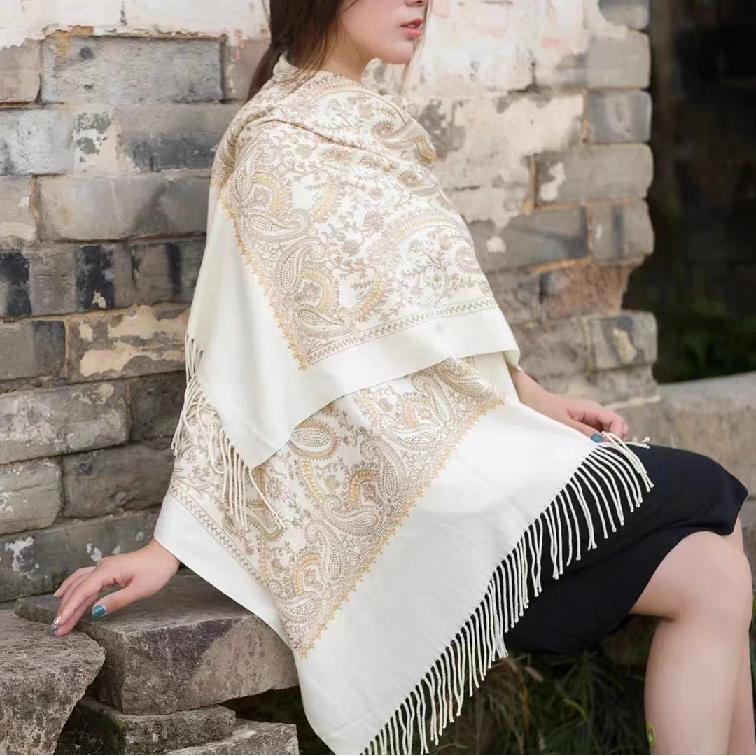 民族风百搭时尚秋冬披肩刺绣烫钻围巾长方形