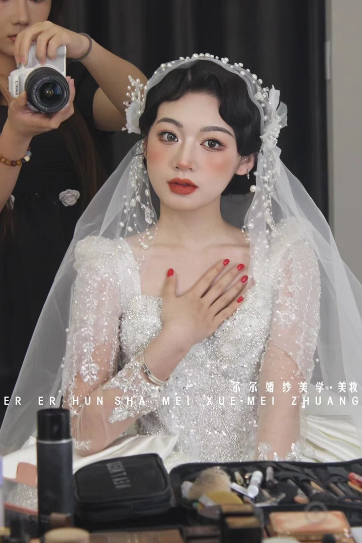 高端新娘婚纱礼服秀禾