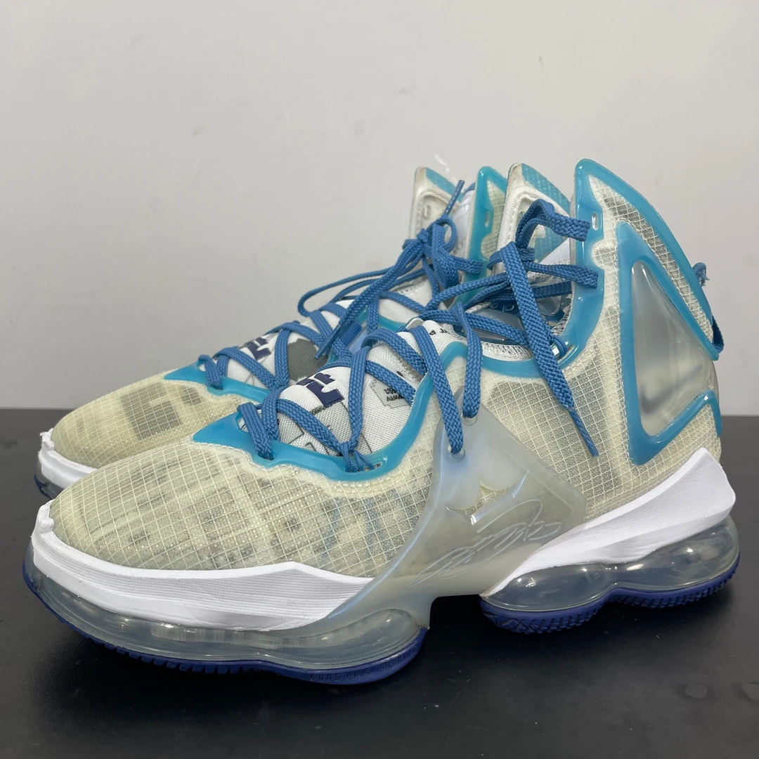43码/Nike 詹姆斯19大灌篮银灰球鞋/9新/无原盒/公价759