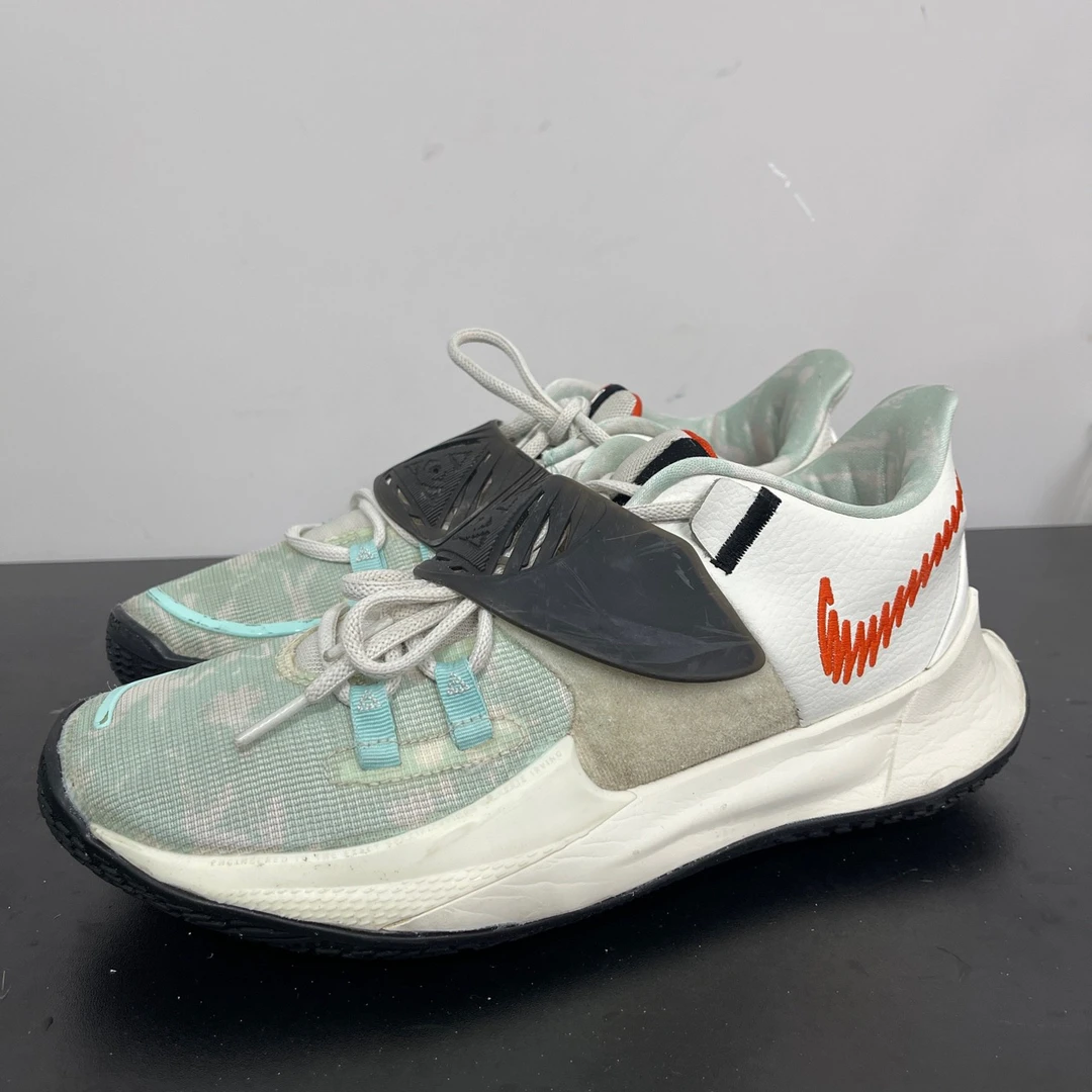 43码/Nike 欧文Low3换底球鞋/鞋头鞋标瑕疵9新/无原盒/公价1588